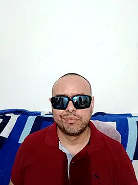 Snapshot of ElSunEagle chatting on 05/16/26, 02:30 ElSunEagle online show from 05/16/26, 02:30