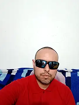 Snapshot of ElSunEagle chatting on 05/18/26, 02:29 ElSunEagle online show from 05/18/26, 02:29