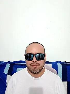 Snapshot of ElSunEagle chatting on 05/21/26, 02:29 ElSunEagle online show from 05/21/26, 02:29