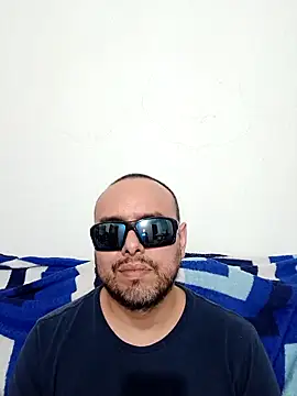 Snapshot of ElSunEagle chatting on 05/24/26, 02:27 ElSunEagle online show from 05/24/26, 02:27