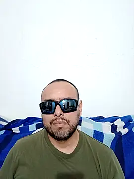 Snapshot of ElSunEagle chatting on 05/27/26, 02:30 ElSunEagle online show from 05/27/26, 02:30