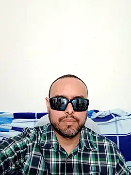 Snapshot of ElSunEagle chatting on 05/31/26, 02:31 ElSunEagle online show from 05/31/26, 02:31