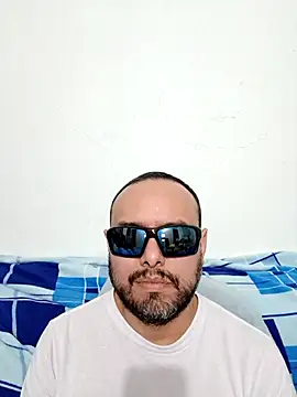 Snapshot of ElSunEagle chatting on 06/07/26, 02:16 ElSunEagle online show from 06/07/26, 02:16