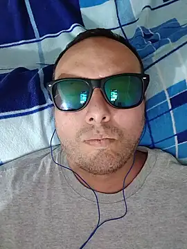 Snapshot of ElSunEagle chatting on 07/02/26, 03:17 ElSunEagle online show from 07/02/26, 03:17