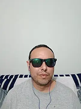 Snapshot of ElSunEagle chatting on 07/04/26, 03:02 ElSunEagle online show from 07/04/26, 03:02