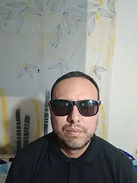 Snapshot of ElSunEagle chatting on 07/10/26, 03:11 ElSunEagle online show from 07/10/26, 03:11