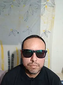 Snapshot of ElSunEagle chatting on 07/11/26, 02:14 ElSunEagle online show from 07/11/26, 02:14