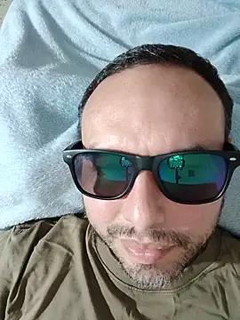 Snapshot of ElSunEagle chatting on 07/15/26, 04:29 ElSunEagle online show from 07/15/26, 04:29