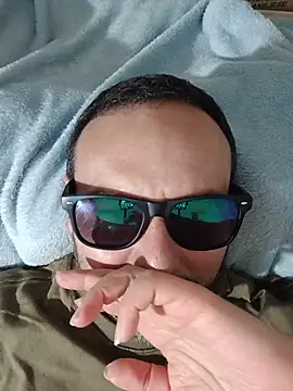 Snapshot of ElSunEagle chatting on 07/16/26, 04:18 ElSunEagle online show from 07/16/26, 04:18