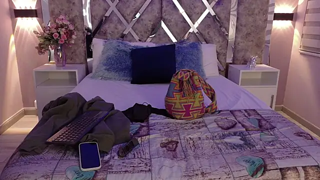 Snapshot of GiselOrtiz chatting on 10/24/25, 10:44 GiselOrtiz online show from 10/24/25, 10:44