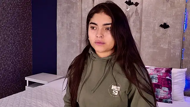 Snapshot of GiselOrtiz chatting on 10/26/25, 10:21 GiselOrtiz online show from 10/26/25, 10:21