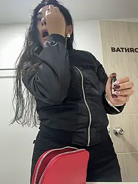 Snapshot of GiselOrtiz chatting on 11/06/25, 10:27 GiselOrtiz online show from 11/06/25, 10:27