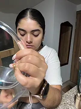 Snapshot of GiselOrtiz chatting on 12/04/25, 10:57 GiselOrtiz online show from 12/04/25, 10:57