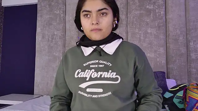 Snapshot of GiselOrtiz chatting on 12/18/25, 10:21 GiselOrtiz online show from 12/18/25, 10:21