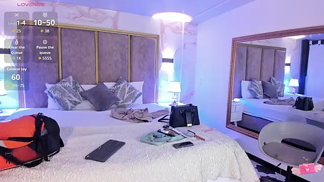 Snapshot of GiselOrtiz chatting on 12/22/25, 10:56 GiselOrtiz online show from 12/22/25, 10:56