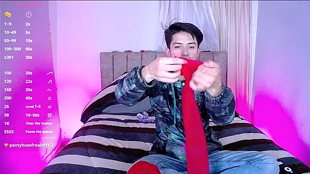 Snapshot of Pinkandyellowpokemon chatting on 02/02/25, 04:48 Pinkandyellowpokemon online show from 02/02/25, 04:48