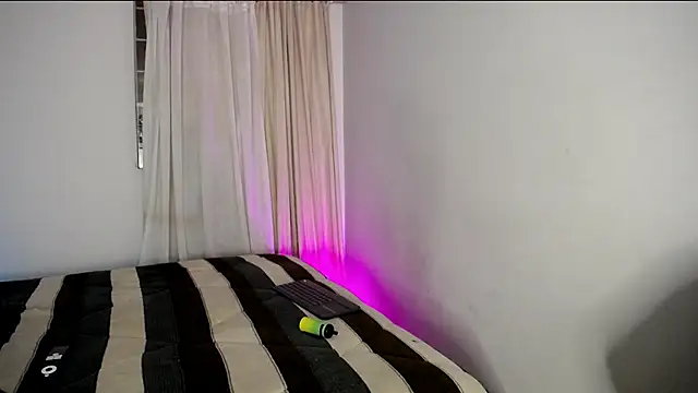 Snapshot of Pinkandyellowpokemon chatting on 02/24/25, 11:19 Pinkandyellowpokemon online show from 02/24/25, 11:19