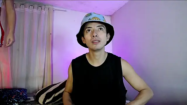 Pinkandyellowpokemon online show from 12/23/25, 04:21