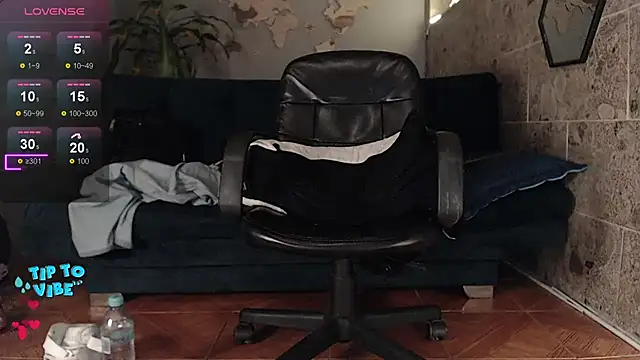 Snapshot of rogert_xx chatting on 02/08/25, 04:25 rogert xx online show from 02/08/25, 04:25