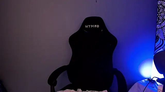 Snapshot of LouaneBourVip chatting on 12/11/24, 02:33 LouaneBourVip online show from 12/11/24, 02:33