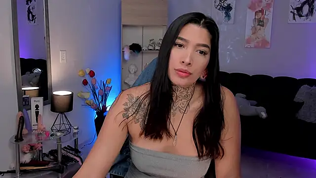 Snapshot of LouaneBourVip chatting on 02/12/25, 11:51 LouaneBourVip online show from 02/12/25, 11:51