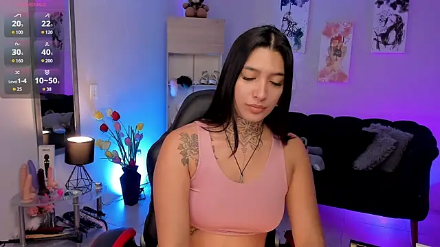 Snapshot of LouaneBourVip chatting on 02/14/25, 11:10 LouaneBourVip online show from 02/14/25, 11:10