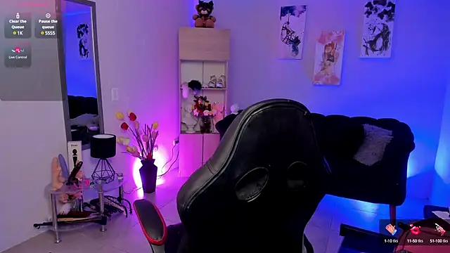 Snapshot of LouaneBourVip chatting on 02/17/25, 01:53 LouaneBourVip online show from 02/17/25, 01:53