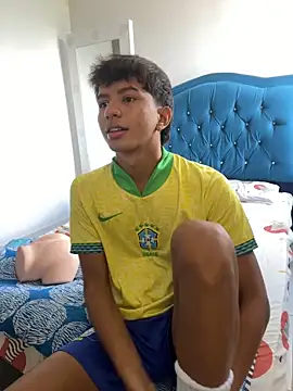 Leonarrrd 01 online show from 10/23/25, 07:56