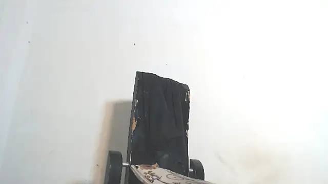 Snapshot of Amazing12inch chatting on 01/23/25, 07:43 Amazing12inch online show from 01/23/25, 07:43