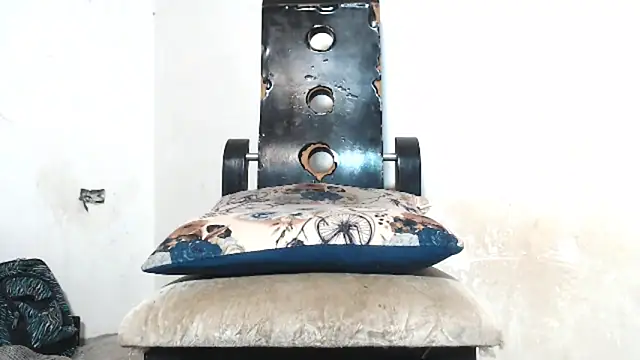 Snapshot of Amazing12inch chatting on 01/25/25, 05:18 Amazing12inch online show from 01/25/25, 05:18