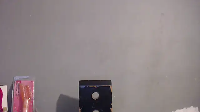 Snapshot of Amazing12inch chatting on 10/24/25, 04:53 Amazing12inch online show from 10/24/25, 04:53