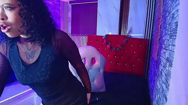 miahernadez303av online show from 11/06/25, 03:07