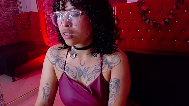 miahernadez303av online show from 02/15/26, 04:31