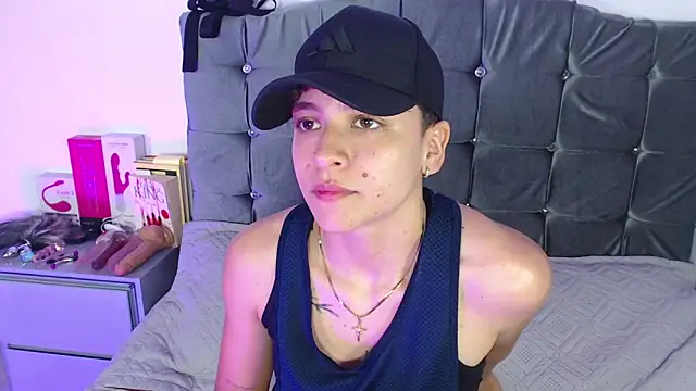 Snapshot of Antonella_Cruz02 chatting on 06/16/26, 03:42 Antonella Cruz02 online show from 06/16/26, 03:42