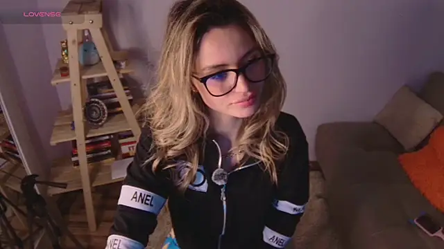 Snapshot of Lucy_Princes chatting on 02/11/25, 05:16 Lucy Princes online show from 02/11/25, 05:16