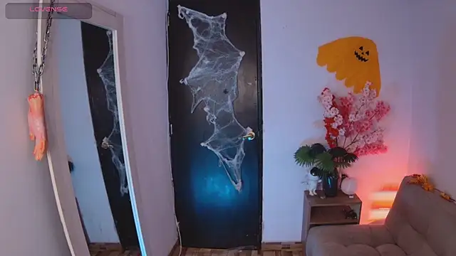 Snapshot of Lucy_Princes chatting on 10/28/25, 07:12 Lucy Princes online show from 10/28/25, 07:12