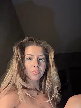 Snapshot of SonyaD_ chatting on 03/04/25, 05:42 SonyaD  online show from 03/04/25, 05:42