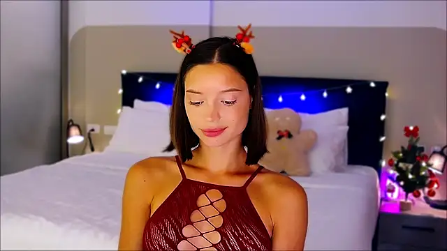 Snapshot of wow_Mia chatting on 12/22/24, 02:17 wow Mia online show from 12/22/24, 02:17