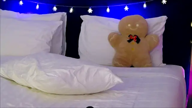 Snapshot of wow_Mia chatting on 12/25/24, 04:44 wow Mia online show from 12/25/24, 04:44