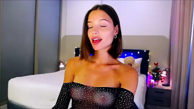 Snapshot of wow_Mia chatting on 12/30/24, 01:26 wow Mia online show from 12/30/24, 01:26