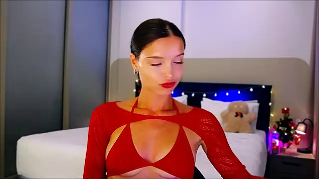 Snapshot of wow_Mia chatting on 12/30/24, 11:15 wow Mia online show from 12/30/24, 11:15