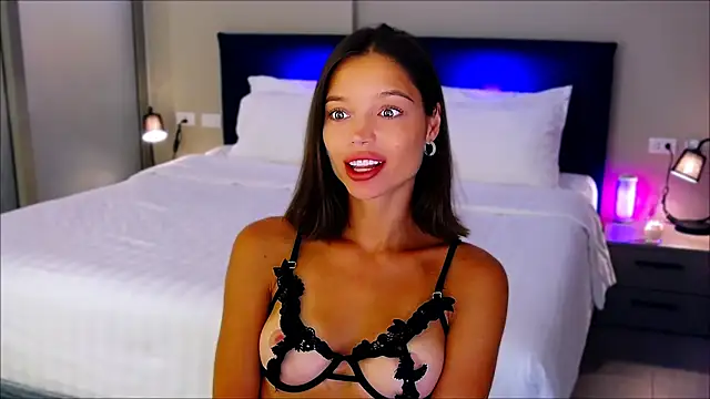 Snapshot of wow_Mia chatting on 02/13/25, 02:12 wow Mia online show from 02/13/25, 02:12