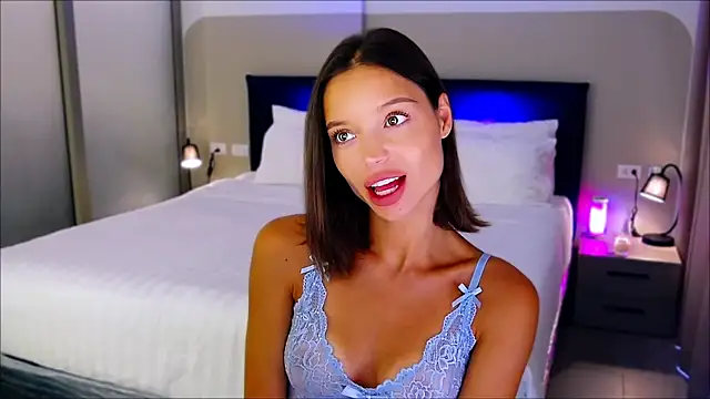 Snapshot of wow_Mia chatting on 02/14/25, 02:18 wow Mia online show from 02/14/25, 02:18