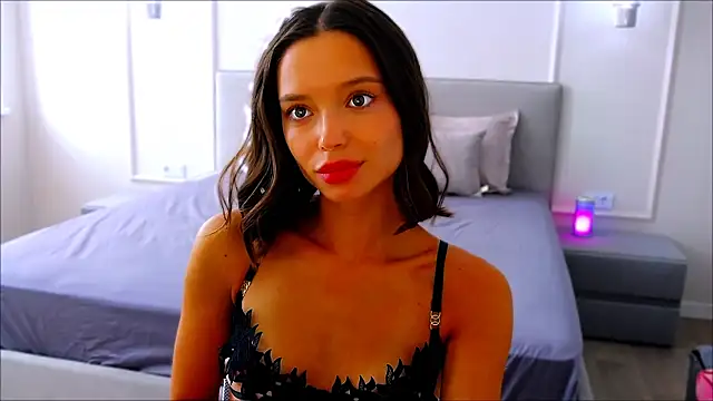 Snapshot of wow_Mia chatting on 03/22/25, 06:00 wow Mia online show from 03/22/25, 06:00