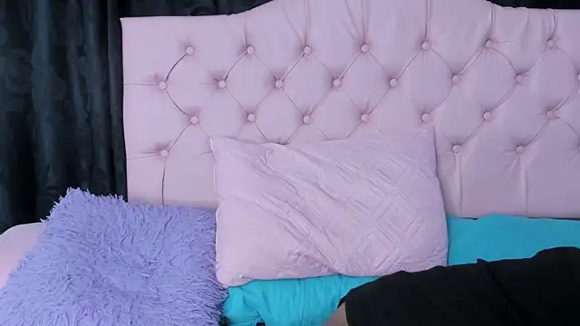 Snapshot of Applehot_LRR chatting on 02/08/25, 08:31 Applehot LRR online show from 02/08/25, 08:31