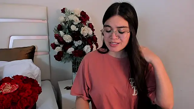 CamilaSofiia online show from 02/18/25, 10:47