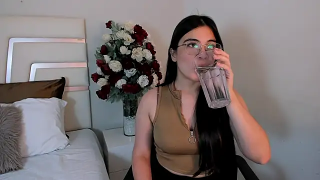 CamilaSofiia online show from 02/19/25, 07:48