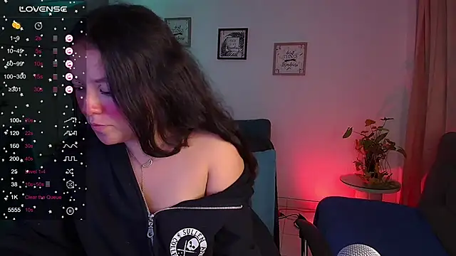 Snapshot of Lexie_Thompson10 chatting on 02/28/25, 07:37 Lexie Thompson10 online show from 02/28/25, 07:37