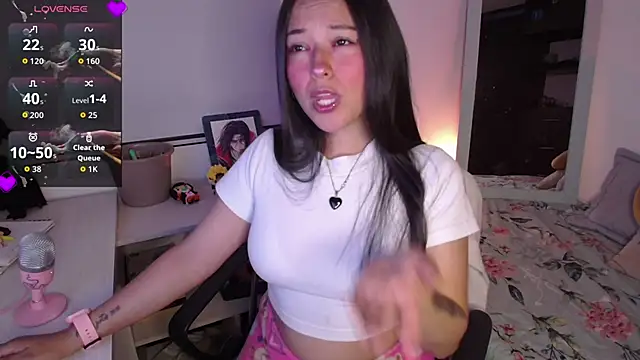 Snapshot of Lexie_Thompson10 chatting on 11/27/25, 01:07 Lexie Thompson10 online show from 11/27/25, 01:07