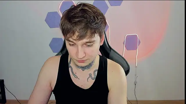 Snapshot of Chris_Tyson chatting on 12/04/24, 12:03 Chris Tyson online show from 12/04/24, 12:03